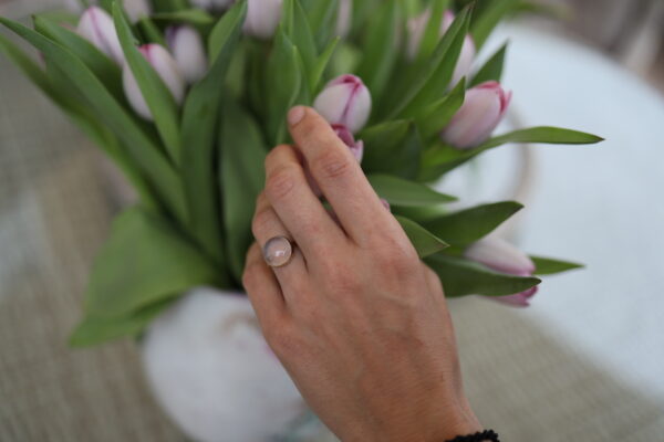 pierścionek z kwarcem różowym